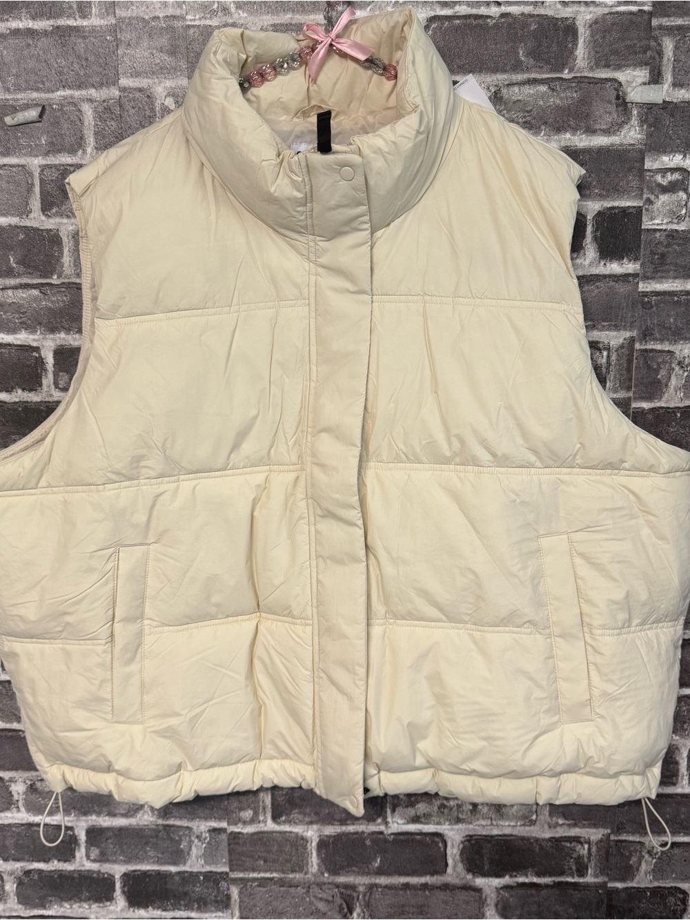 NWT Old Navy Water-Resistant Puffer Vest cream white cropped - Picture 3 of 11